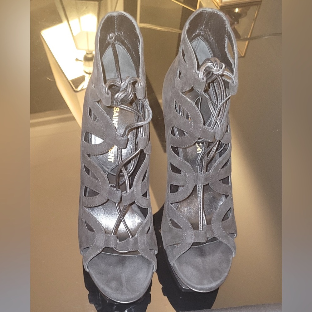 Yves Saint Laurent Paris. Tribute heels